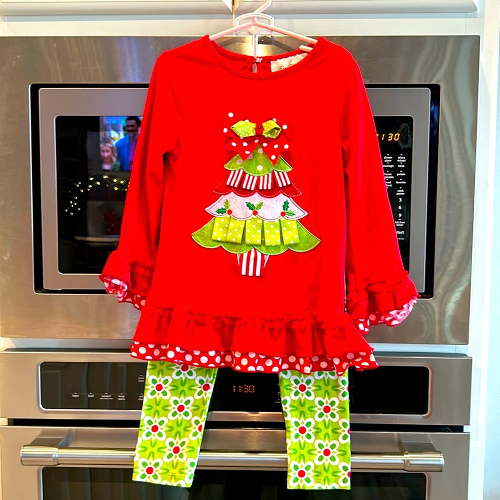 Girl’s Christmas Tree Outfit. Size 5.